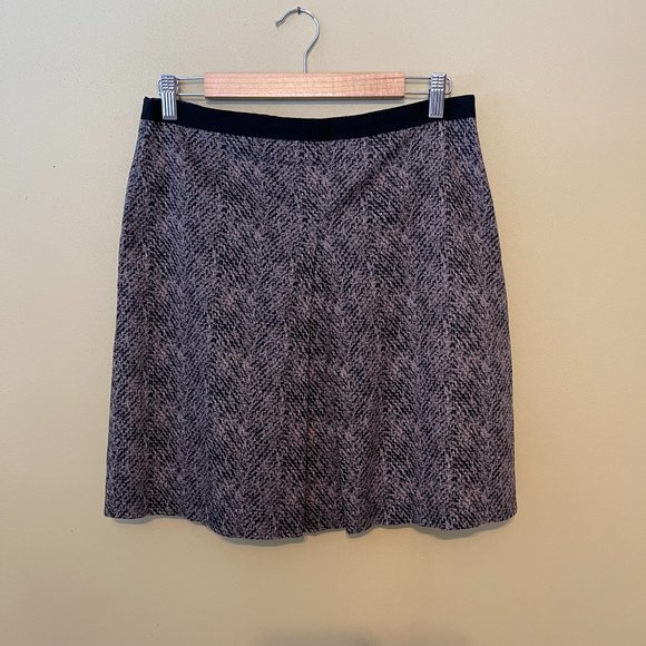 Ann Taylor Mini Skirt size 6. - Picture 4 of 11